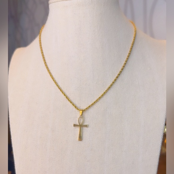 Gorgeous 18kt gold plated ANKH on 17” chain WATERPROOF 💫 - Picture 5 of 7
